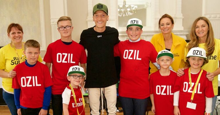 Mesut Ozil Sang Dermawan