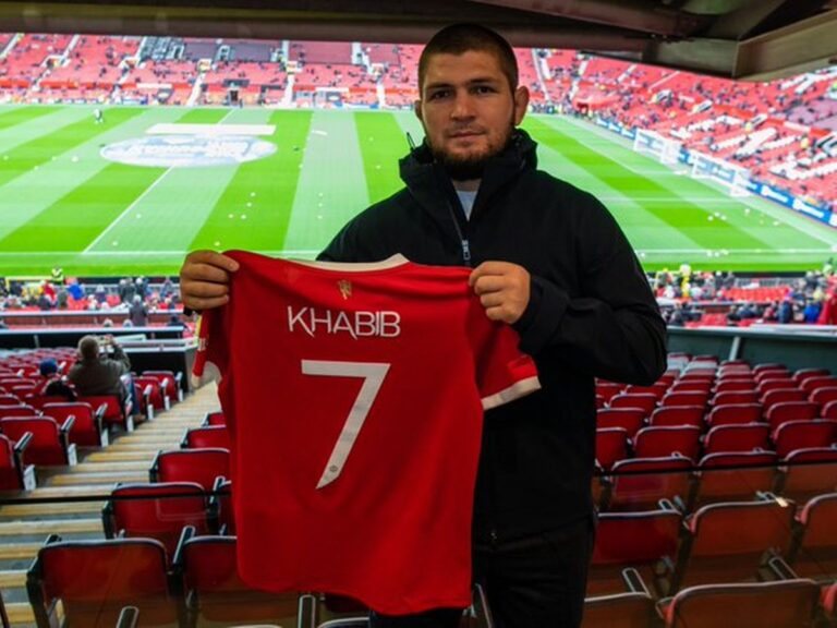 Ketika Khabib Sambangi Old Trafford