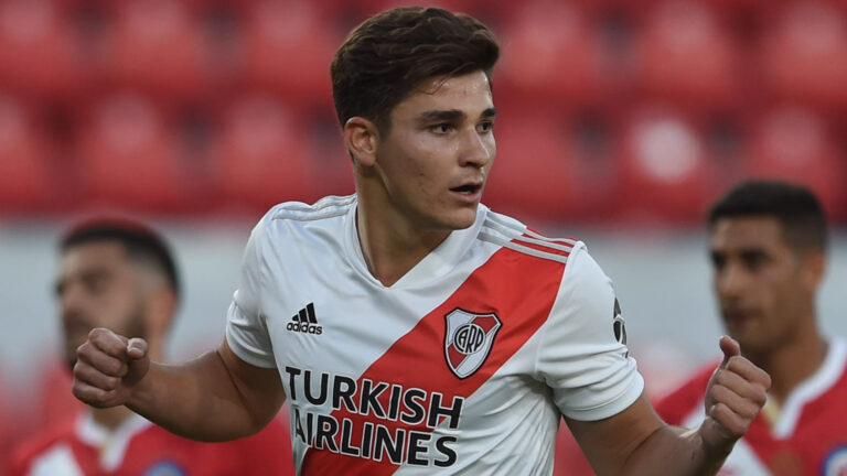 Duo Milan Berebut Dapatkan Julian Alvarez