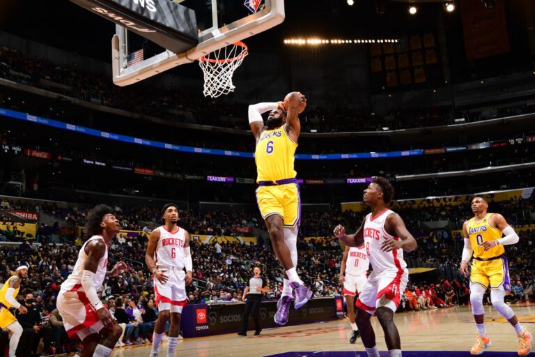 La Lakers Taklukan Houston Rockets 119-117