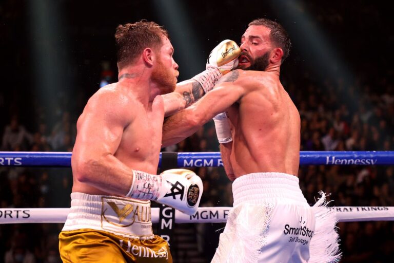 Pukul KO Caleb Plant Canelo Jadi Juara Dunia Sejati Kelas Menengah