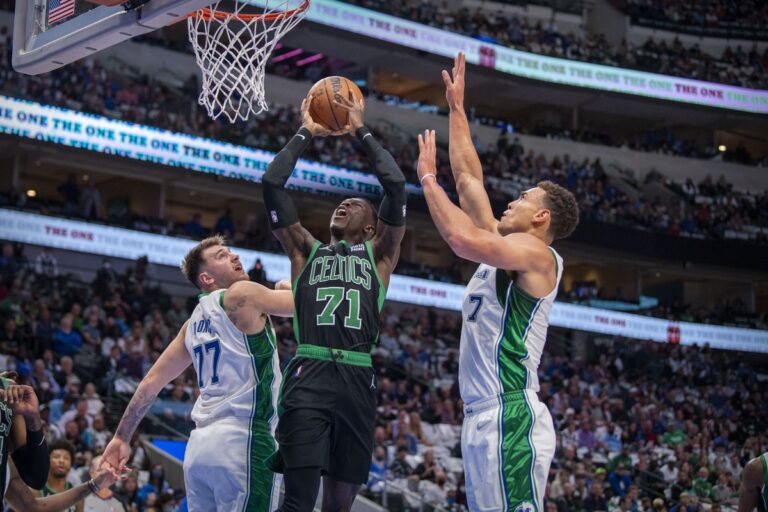 Boston Celtic Kalahkan Milwaukee Bucks 122 -113