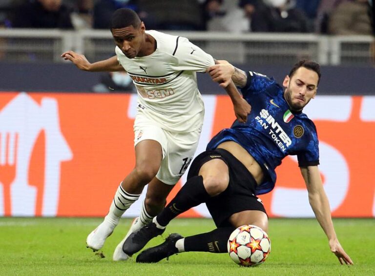 Dua Gol Edin Dzeko Bawa Inter Milan Puncaki Grup D Liga Champions
