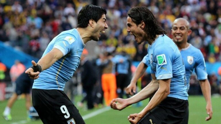 Duet Suarez-Cavani Menangkan Uruguay Atas Venezuela
