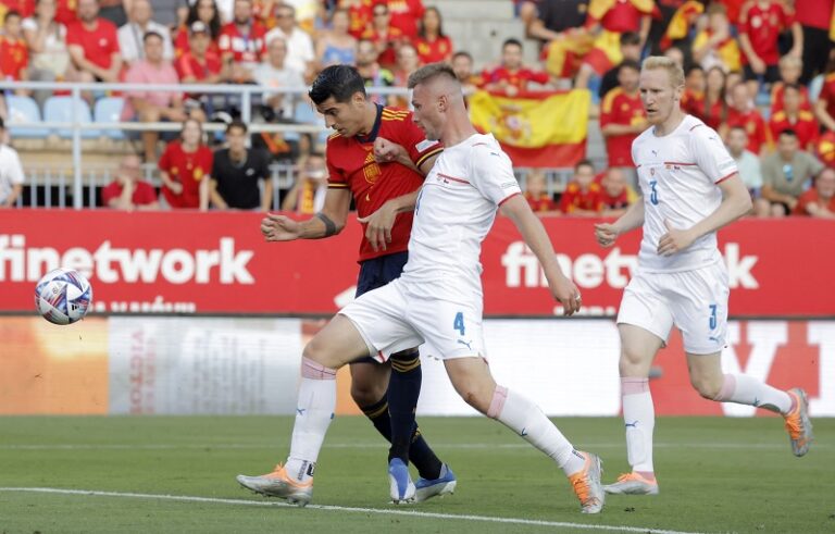 Kalahkan Rep.Ceko, Spanyol Geser Portugal