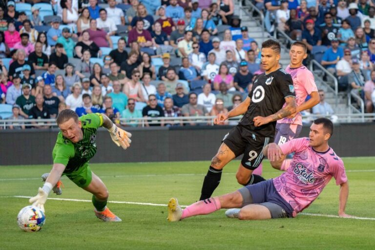 Everton Dipermalukan Minnesotta Empat Gol Tanpa Balas