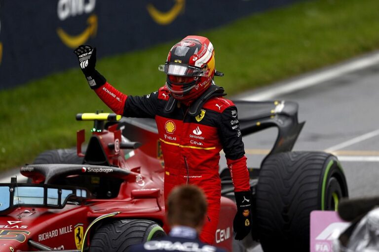 Carlos Sainz Jr Hentikan Dominasi Lewis Hamilton Di SilverstoneGP