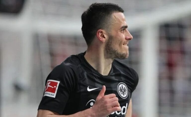 Filip Kostic Ogah Gabung West Ham United