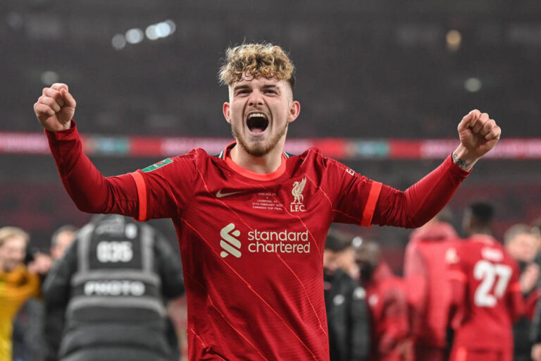 Dipersiapkan Sebagai Pemain Masa Depan, Liverpool Perpanjang Kontrak Elliot