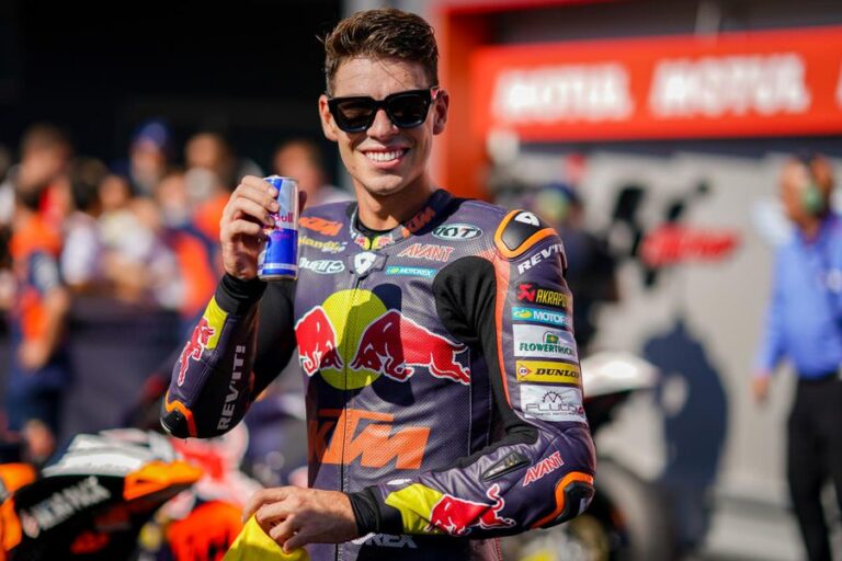 Acosta Juara Di Valencia, Namun Fernandez Raih Juara Moto2 2022