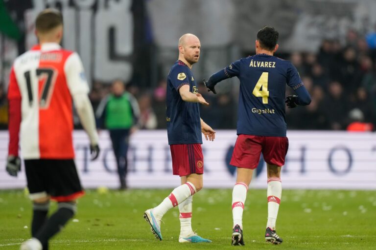 De Klassieker Liga Belanda Berakhir Tanpa Pemenang
