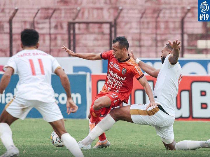 Duel Dua Tim Papan Atas Berakhir Imbang