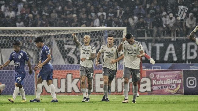 Walau Menang, Persib Belum Bisa Geser PSM Dari Puncak Klasemen