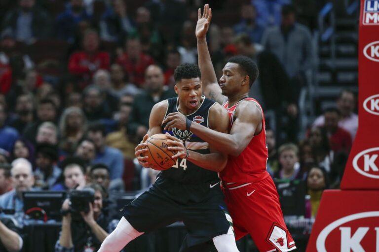 Bucks Raih Kemenangan Di Kandang Bulls