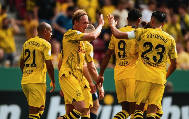 Dortmund Pesta Gol Ke Gawang TSV Schott Mainz