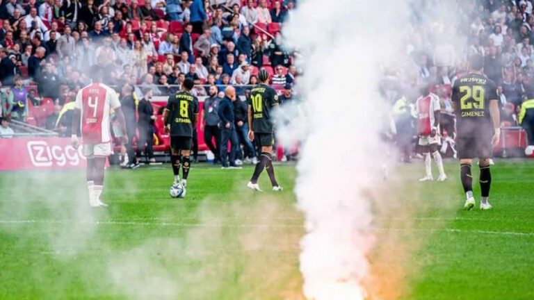 Kerusuhan Di Laga Big Match Liga Belanda