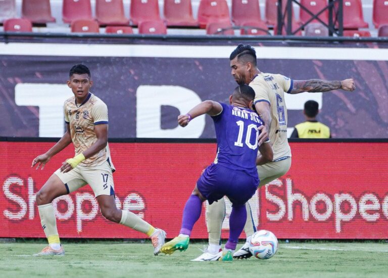 Singo Edan Ditaklukkan Macan Putih