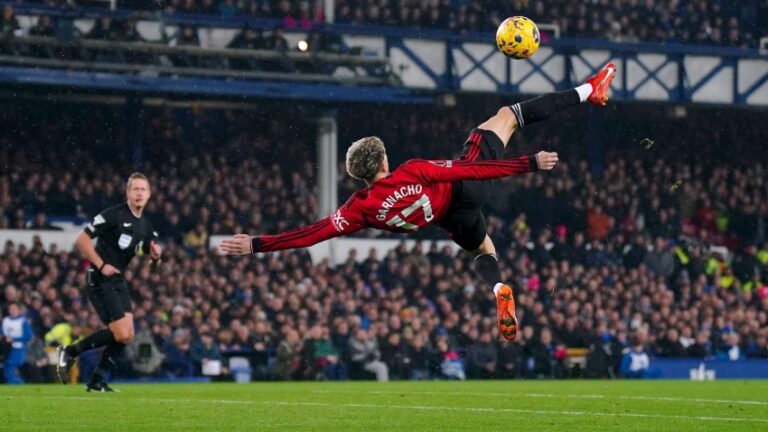 Gol Spektakuler Garnacho Bawa MU Raih 3 Poin Dari Kandang Everton