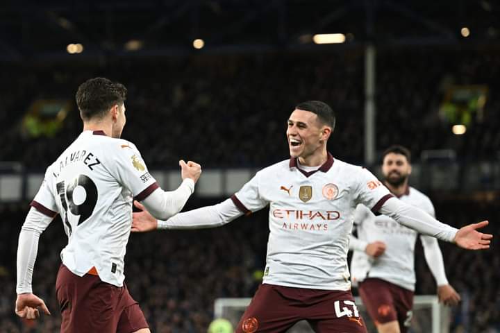 Manchester City Gulung Everton 3-1