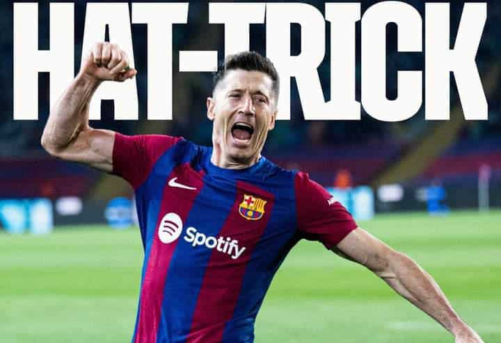 Hattrick Lewandowski Bawa Barca Gulung Valencia