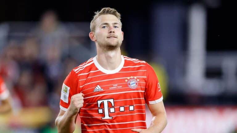 Matthijs de Ligt Menuju Old Trafford