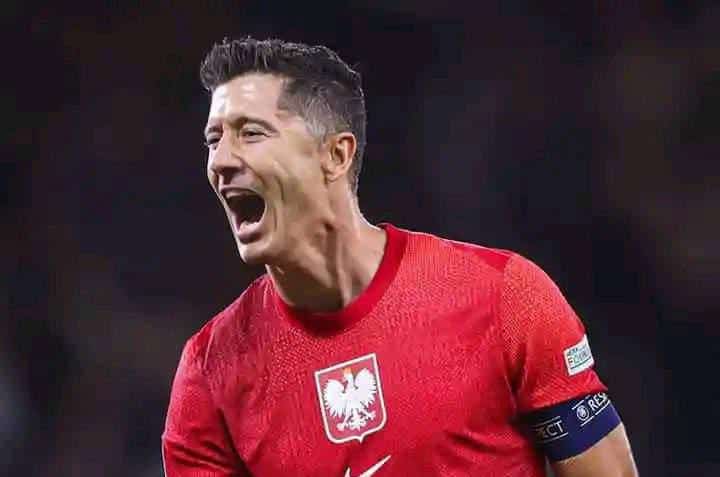 Lewandowski Bawa Polandia Kalahkan Skotlandia