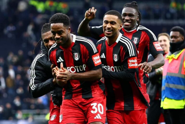 Sepuluh Pemain Fulham Tahan Imbang Tottenham