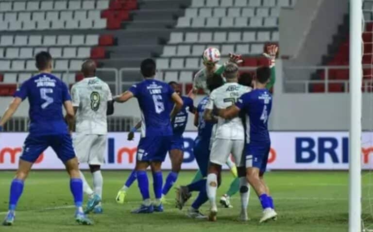 PSIS Ditekuk 10 Pemain Persib Bandung