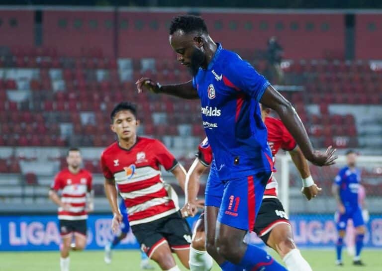 Singo Edan Menyerah Di Tangan Sape Kerrab