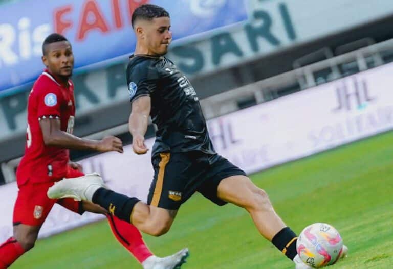 Dewa United Kena Comeback Malut United