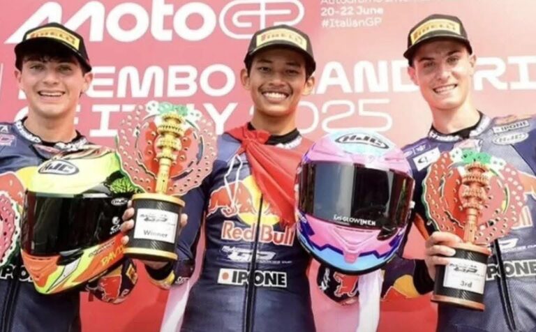 Veda Ega Pratama Kumandangkan Indonesia Raya Di Mugello