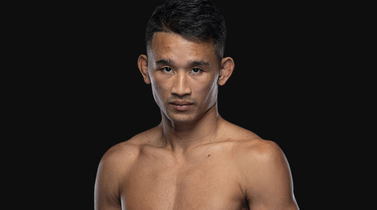 Lamsing Sor Dechapan: Petarung Muay Thai Thailand