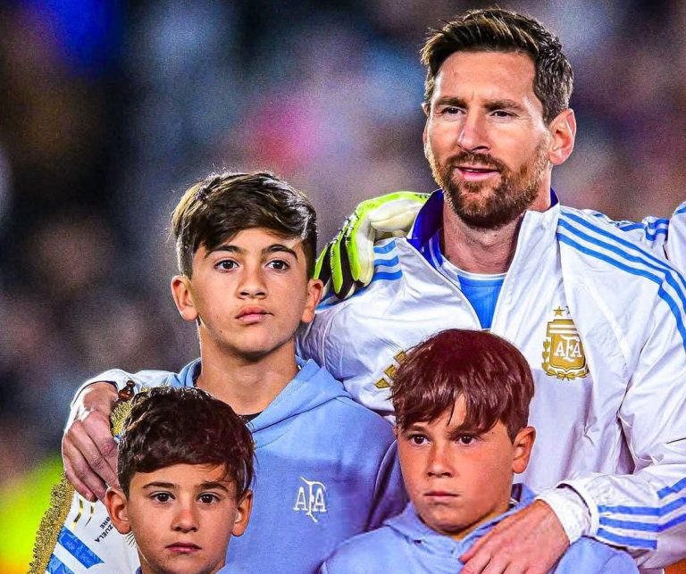 Tangisan Di Laga Terakhir Sang GOAT Di Buenos Aires