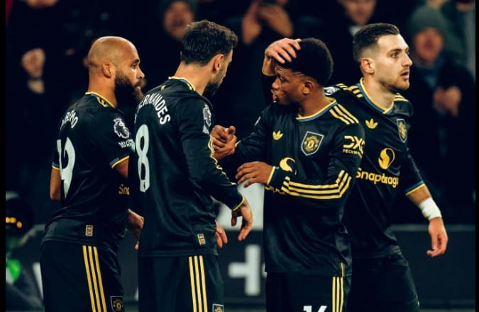 Setan Merah Mengamuk Di Molineux Stadium
