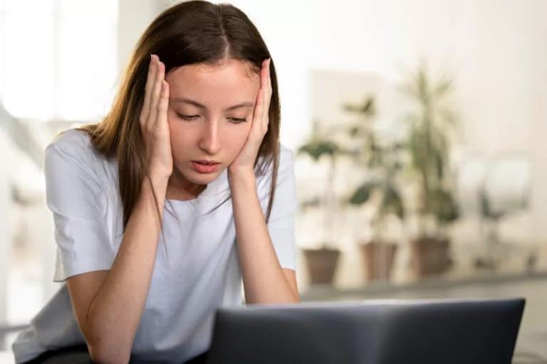 Kelelahan Sosial: Mengapa Bergaul Terkadang Terasa Melelahkan