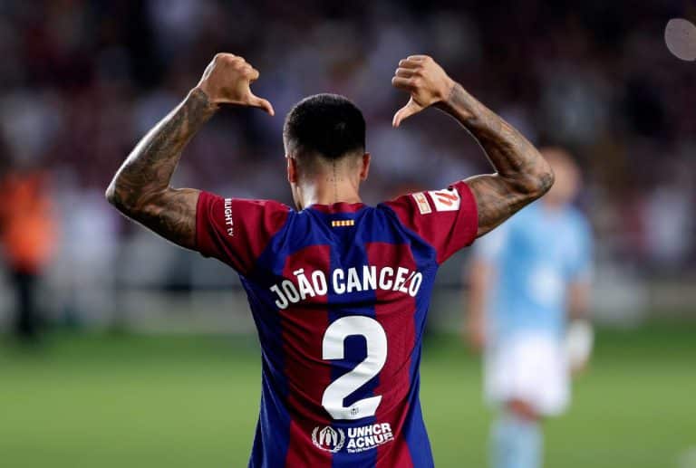 Joao Cancelo Lolos Tes Medis Di Barcelona