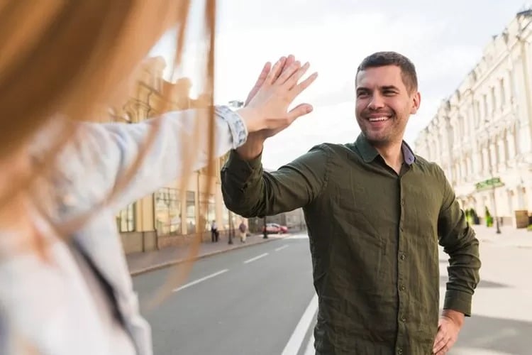 Seni Melepaskan: Belajar Menari Di Tengah Badai