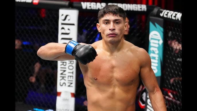 Christopher Alvidrez: Striker Orthodox Agresif