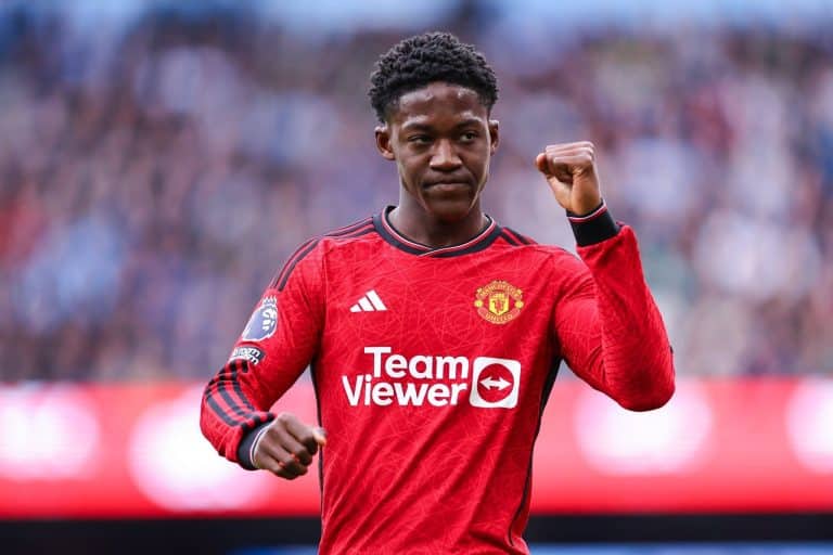 Kobbie Mainoo Tetap Bertahan Di Old Trafford