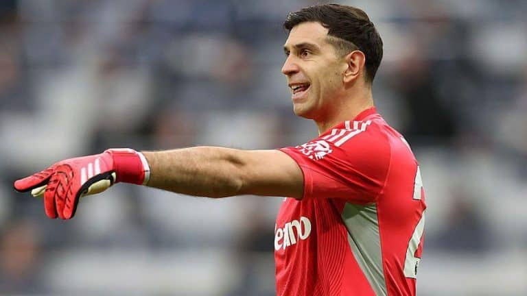 Aston Villa Incar Trafford Gantikan Emiliano Martinez