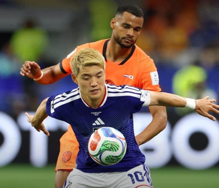 De Oranje Kerepotan Menghadapi Permainan Samurai Biru
