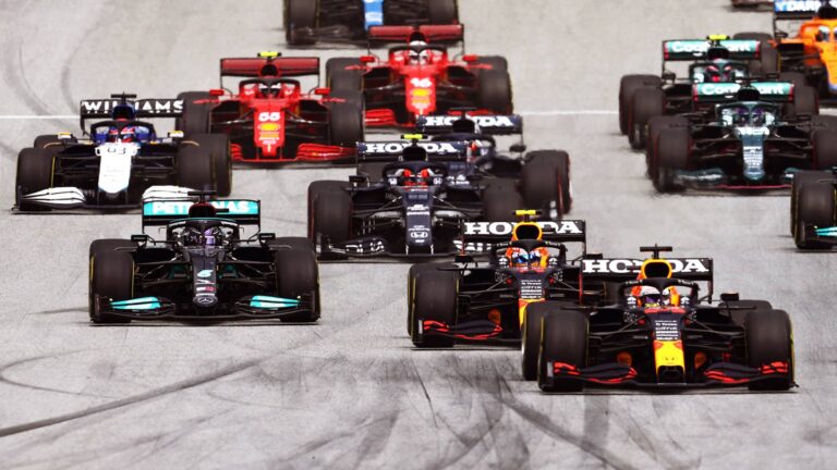 Duel Hamilton vs Verstappen Berlanjut di Losail