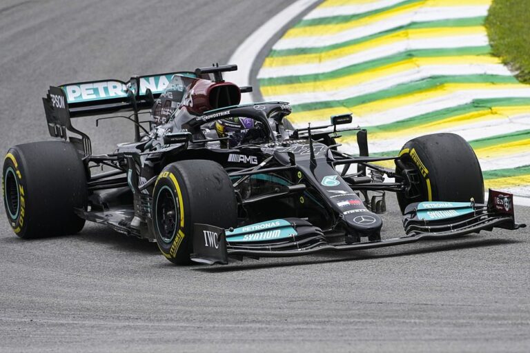 Hamilton Raih Pole Position F1 GP Brasil