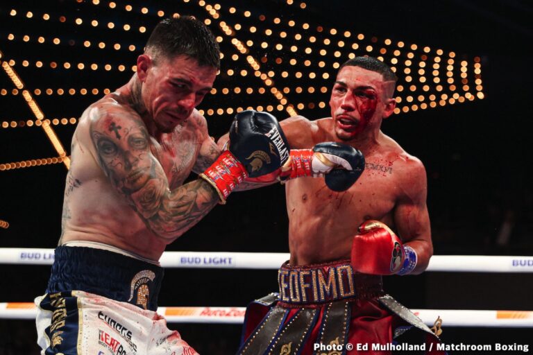 Saling Menjatuhkan, Kombosos Jr Rebut Sabuk Juara Kelas Ringan Dari Teofimo Lopez