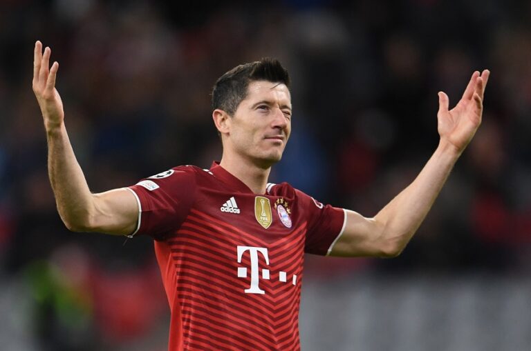 Lewandowski Yang Terus Cetak Rekor