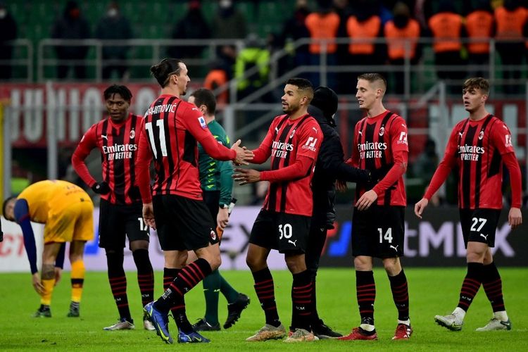 Kalahkan AS Roma, AC Milan Tak Biarkan Inter Nyaman di Puncak Klasemen