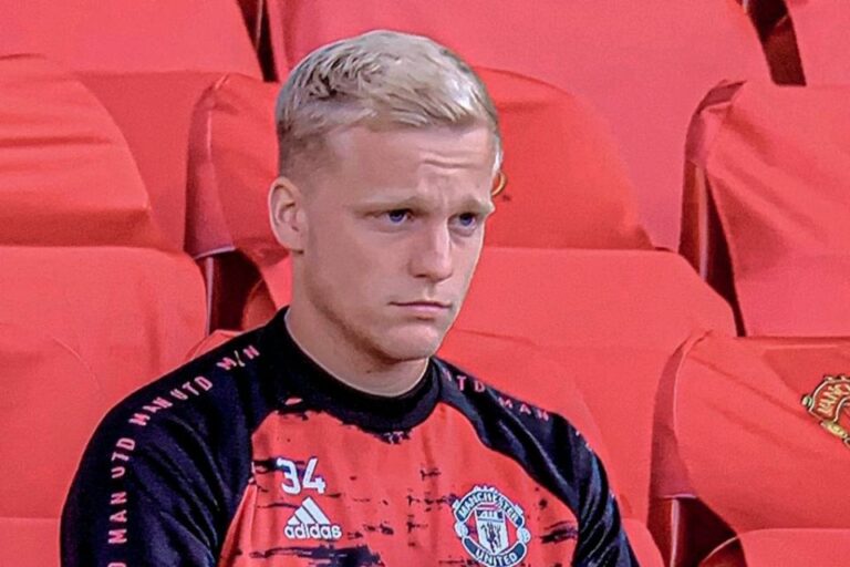Ganti Agen, Donny Van De Beek Justru Semakin Sulit Tinggalkan Old Trafford
