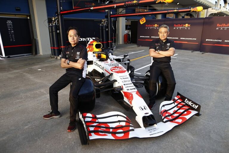 Verstappen Jadi Juara, Honda Batal Mundur Dari F1