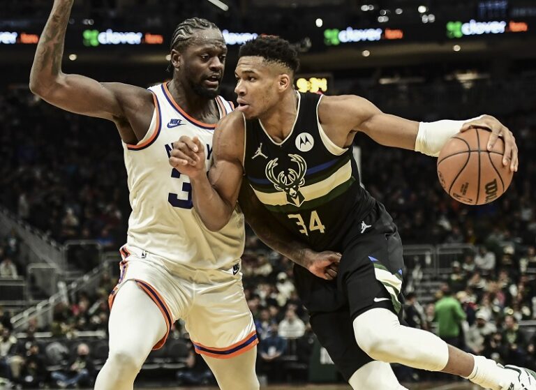 Duel Sengit Warriors Lawan Bucks