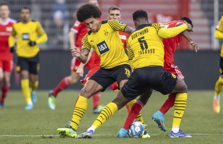 Dortmund Pangkas Jarak Dari Bayern Muenchen